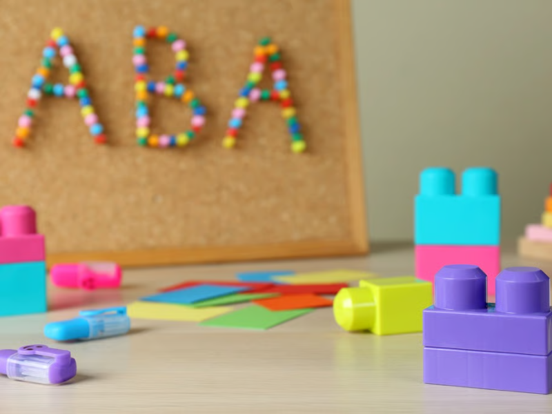 O que é a terapia ABA e por que ela é recomendada no tratamento do autismo?